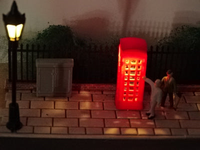 Illuminated red telephone kiosk and GPO box 00 gauge