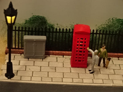 Illuminated red telephone kiosk and GPO box 00 gauge